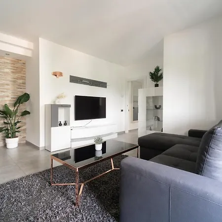 Oasis Luxury - A.c/terrace/2bedrooms *