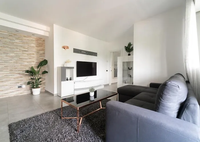 Oasis Luxury - A.c/terrace/2bedrooms *