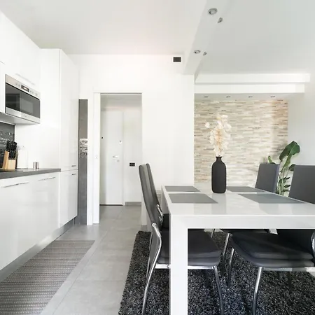 Oasis Luxury - A.c/terrace/2bedrooms