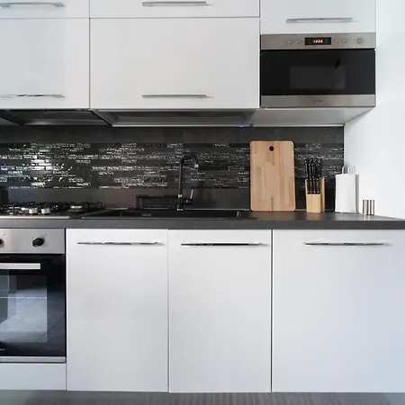 Oasis Luxury - A.c/terrace/2bedrooms Apartment *