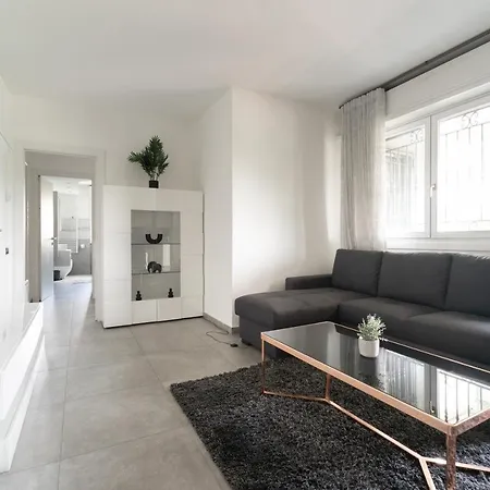 Oasis Luxury - A.c/terrace/2bedrooms Apartment *