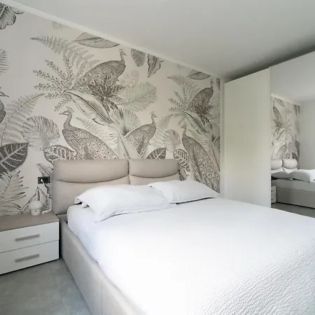 Oasis Luxury - A.c/terrace/2bedrooms Apartment *