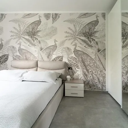 Oasis Luxury - A.c/terrace/2bedrooms Apartment