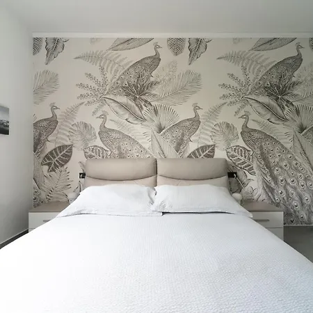 Oasis Luxury - A.c/terrace/2bedrooms Apartment